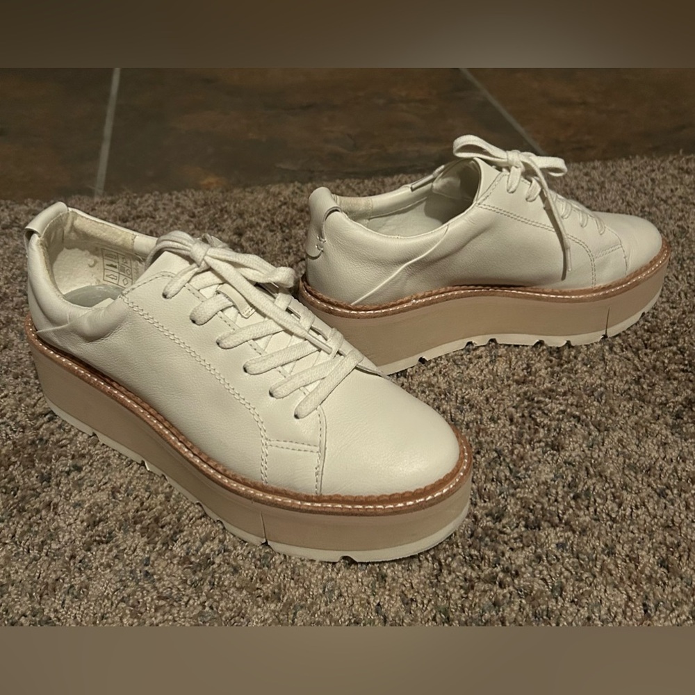 Dolce Vita Toyah white Leather Sneaker